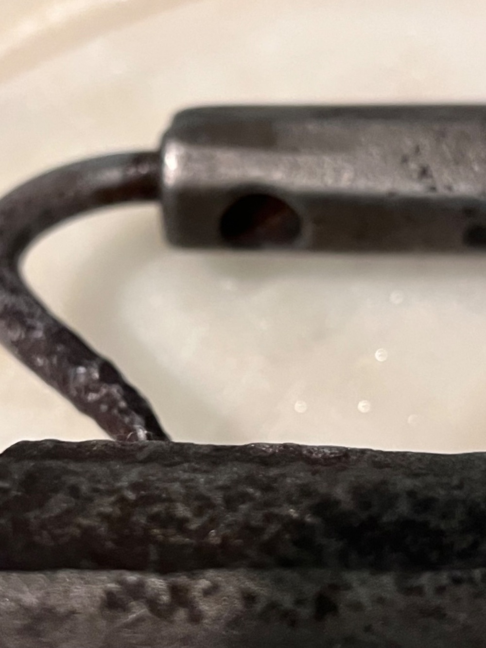 Geneva Cast Iron Sad Iron Flat Iron Primitive Laundry Collectible 5" - Picture 9 of 16